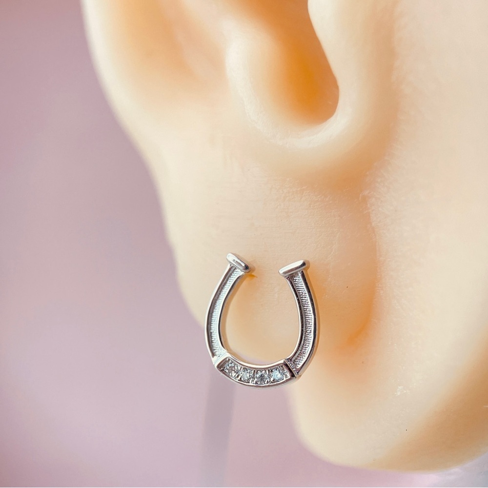 S925 Minimalist Moissanite Horseshoe Stud Earrings - Picture 2 of 5